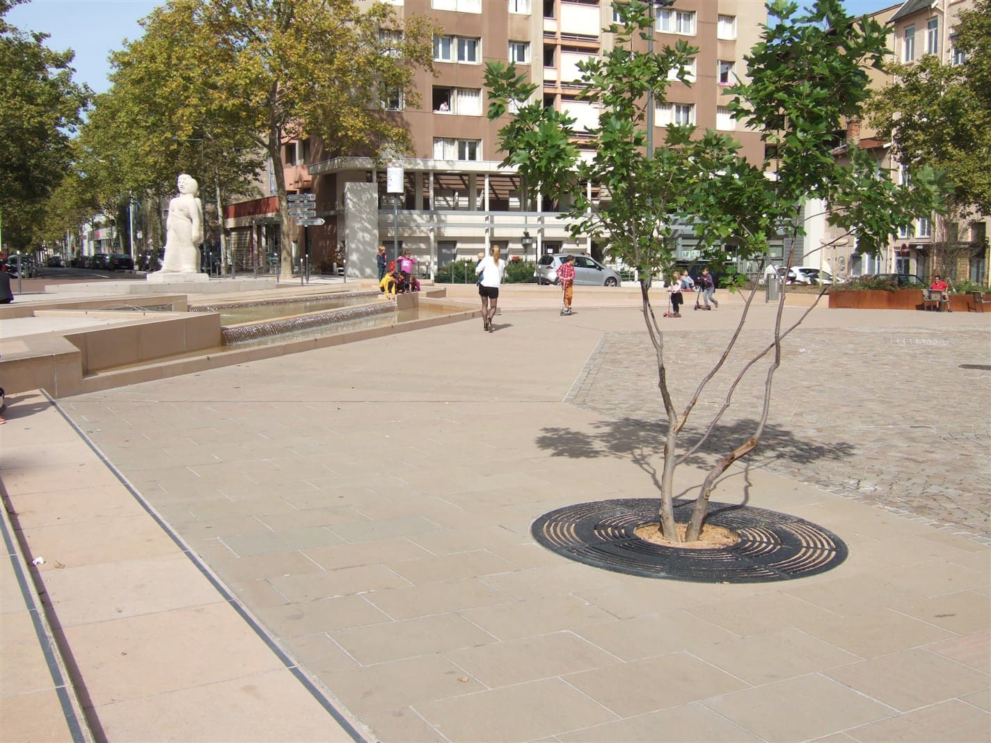 Lyon Place des Tapis - Grès Beige Pyrénées Lyon Place des Tapis - Grès Beige Pyrénées